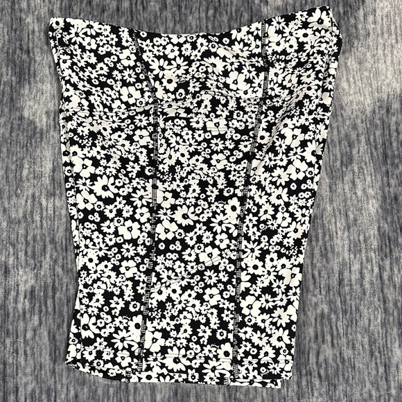 PINK Victoria's Secret Black Short Sleeve Tee with White Floral Design - Picture 5 of 12